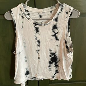 Lulu crop tank size 8